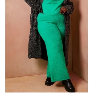 IN THE STYLE Green Lola Teddy Stretch Knit Wide Leg Trouser Pants Plus Size 18 - Picture 1 of 13