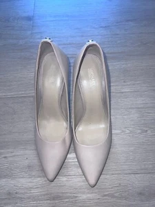 USED MICHAEL Michael Kors Beige Leather Stiletto High Heels Pumps Women's Sz 7 - Picture 1 of 4