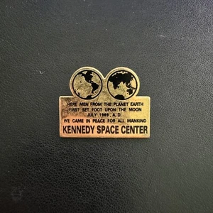 De colección Kennedy Centro Espacial Solapa Sombrero Prendedor NASA Alunizaje Recuerdo - Imagen 1 de 4