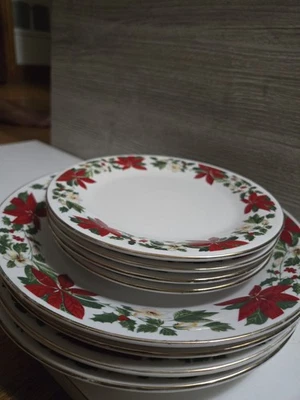 Juego de 4 platos de cena y postre Gibson Navidad vacaciones Poinsetta artículos para el hogar Foto 1 de 4