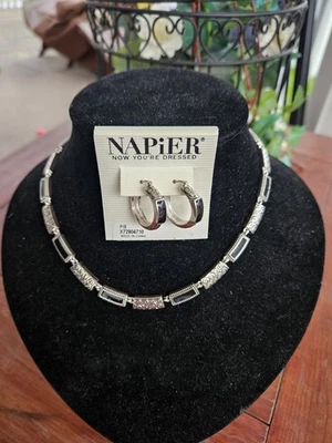 Juego de collar y aro Napier plateado y esmalte negro nuevo con etiquetas Foto 1 de 4