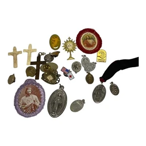 Lot Of 23 Religious Catholic Medals Christian Pendants Virgin Mary Saints Cross - Picture 1 of 5