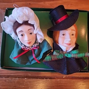 Department 56 Heritage Village Juego De 2 Villancicos De Colección con Caja Original Años 80 - Imagen 1 de 14