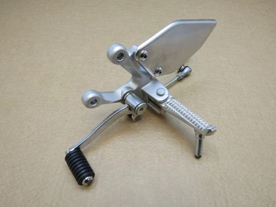 Yamaha YZF R3 ABS 2025 534 millas solo reposapiés izquierdo pilotos (15108) Foto 1 de 4