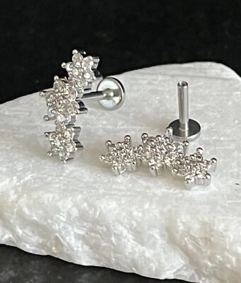 1 pieza Triple Gema Flores 16g Labret Roscado Internamente Acero Monroe Tragus Helix Foto 1 de 4