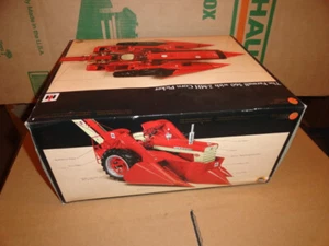 1/16  farmall 560 with 2 m h picker - Picture 1 of 11