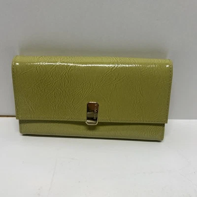 Cartera estilo libro de cheques triple pliegue cuero verde Liz Claiborne de colección Foto 1 de 4