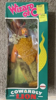 Nuevo en caja Muñeca León Cobarde 1974 Mego 8" Mago de Oz 1974 con Medalla Figura de Acción Foto 1 de 4