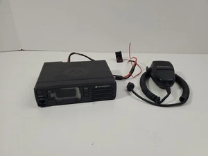 Motorola AAM01QNC9JA1AN CM200d Digital UHF 403-470 MHz 25 Watt Mobile Radio - Picture 1 of 9