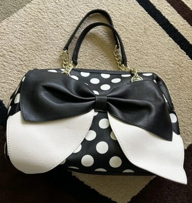 Bolso de Mano Betsey Johnson Big Bow Lunares Negro Blanco Usado en Excelente Condición Foto 1 de 4