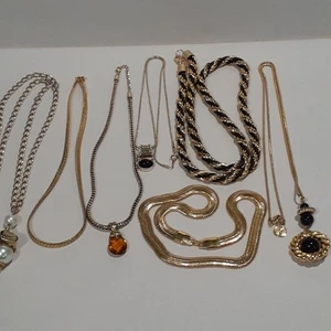 7 collares para mujer en tono dorado bisutería varias longitudes y estilos - Imagen 1 de 10
