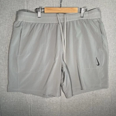Nike Yoga Dri-FIT Hombres Gimnasio Entrenamiento Pantalones Cortos Gris Partícula Talla XL CZ2235-073 NUEVO Foto 1 de 4