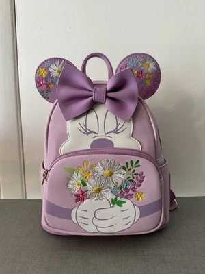 Bolsa de ombro Loungefly Disney Minnie Mouse segurando flores - Roxa - Imagem 1 de 4