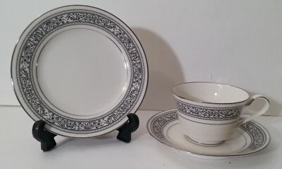 VAJILLA-MIKASA-Preludio-3 piezas ajuste de lugar/taza y platillo con patas + pan pl. Foto 1 de 4