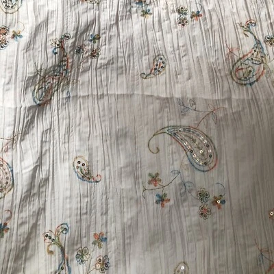 Weißer Stoffrest bestickt Pailletten 50  x 130 - Bild 1 von 4