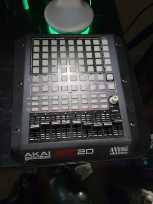 Controlador AKAI APC20 Ableton Midi Bueno para Piezas Almohadillas Perillas Deslizables Ollas Foto 1 de 3
