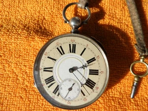 c1860 TASCHENUHR SCHLÜSSELUHR graviertes Anker UhrWerk mit Uhrenschlüssel +Pferd - Bild 1 von 12