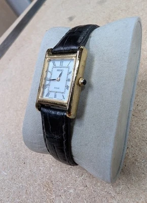 Tanque SEIKO V115-0BD0 18 mm esfera romana solar para mujer Japón Foto 1 de 4