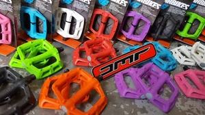 Pedales de plástico DMR V6 (PAR) bicicleta de montaña BMX (9/16") plataforma plana (NUEVOS) - Imagen 1 de 2
