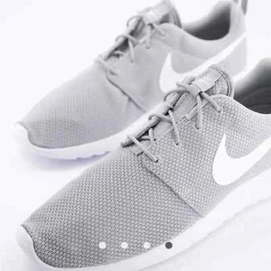 Nike Roshe One sneakers in wolf gray - Picture 1 of 4