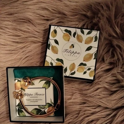 Filippa Firenze Armreif Modeschmuck Goldfarben 6 cm Durchmesser Klappscharnier  - Bild 1 von 3