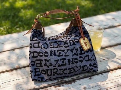 Bolso de Hombro Hobo Dooney & Bourke Azul Denim y Terciopelo Monograma Correa de Cuero Foto 1 de 4