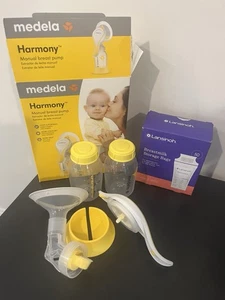 Medela Harmony Manual Breast Pump + 2 Bottles with Storage Bags - Picture 1 of 3