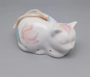 Vintage Ceramic Pompadour Cat Floral Design - Picture 1 of 10