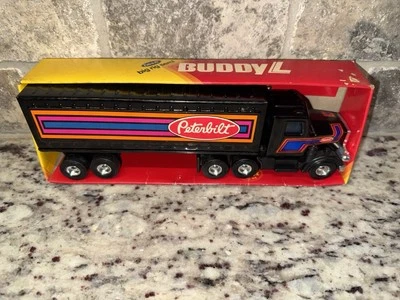 Reboque semi trator vintage Buddy L Big Rigs Peterbilt com caixa - Imagem 1 de 4