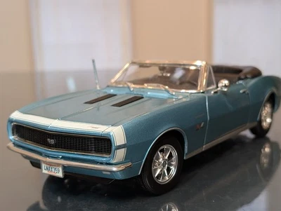 Carro conversível fundido Maisto 1:18 1967 Chevrolet Camaro RS/SS 396 azul especial - Imagem 1 de 4