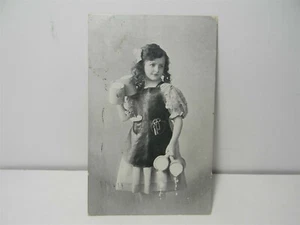 Postal de colección de 1913 adorable camarera derramando bebidas - P29 - Imagen 1 de 5