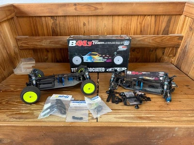 2 TEAM ASSOCIATED RC10 B44.3 FACTORY TEAM  with parts and box  - Image 1 of 4