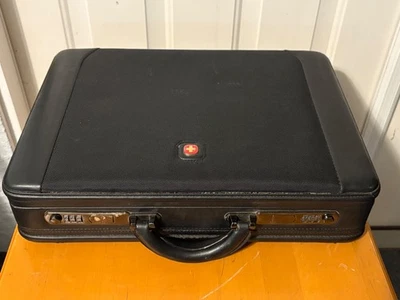 Alpine Swiss 黑色皮革公文包组合硬质保护壳 免运费 — 第 1/4 张图片