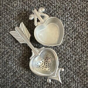 NEW in Box - Vintage 2000 Beehive Heart Shaped Tea Strainer