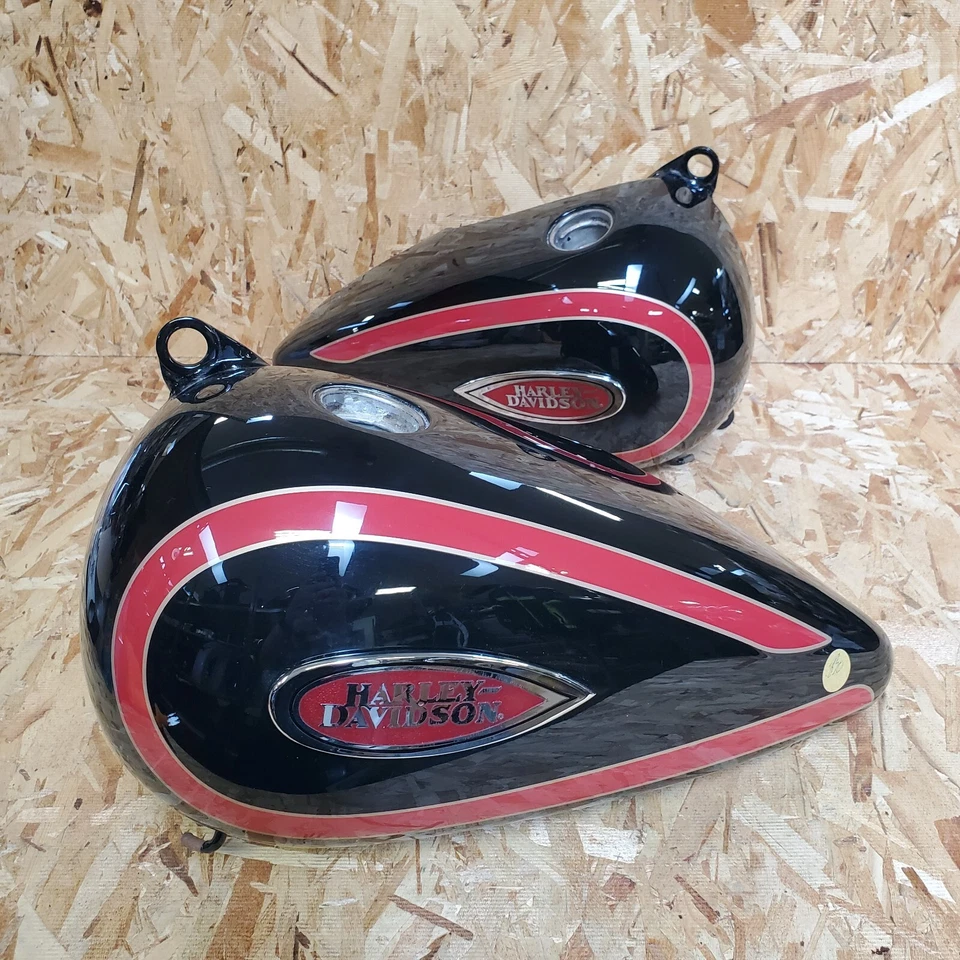 Яркие черные топливные баки Harley-Davidson 1998 FLSTS Heritage Springer 61347-98NK - Изображение 1 из 4