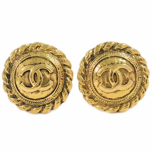 Clip de pendientes redondos enchapados en oro CC de Chanel - Imagen 1 de 9