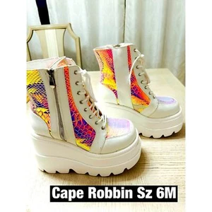 Cape Robbin, High Wedge White W/faux lizard skin Pinkish, Sz 6M Boot - Bild 1 von 11