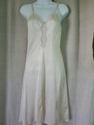 Vintage Lingerie Gown Lacy J C Penney  Nylon Size 32 Metric 70  - Image 1 of 4