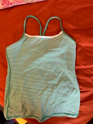 Зеленая и белая полосатая майка Lululemon Racerback XS - Изображение 1 из 2