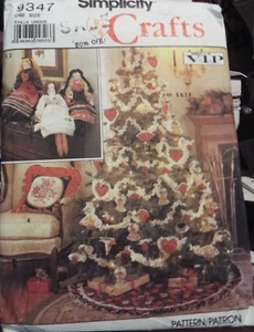 Patrón Artesanal Simplicity 9347 Muñecas de Navidad Almohadas Adornos Árbol Falda Sin Cortar - Imagen 1 de 2