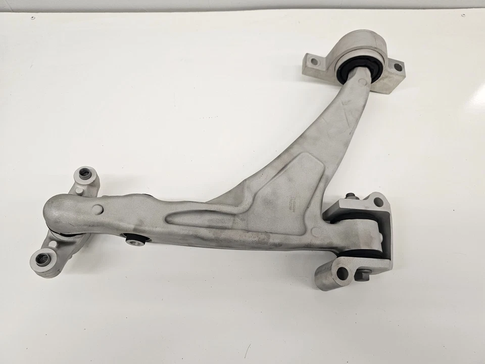 Brazo de control inferior delantero pasajero Volvo S90 V90 17-20 31360832 Foto 1 de 4