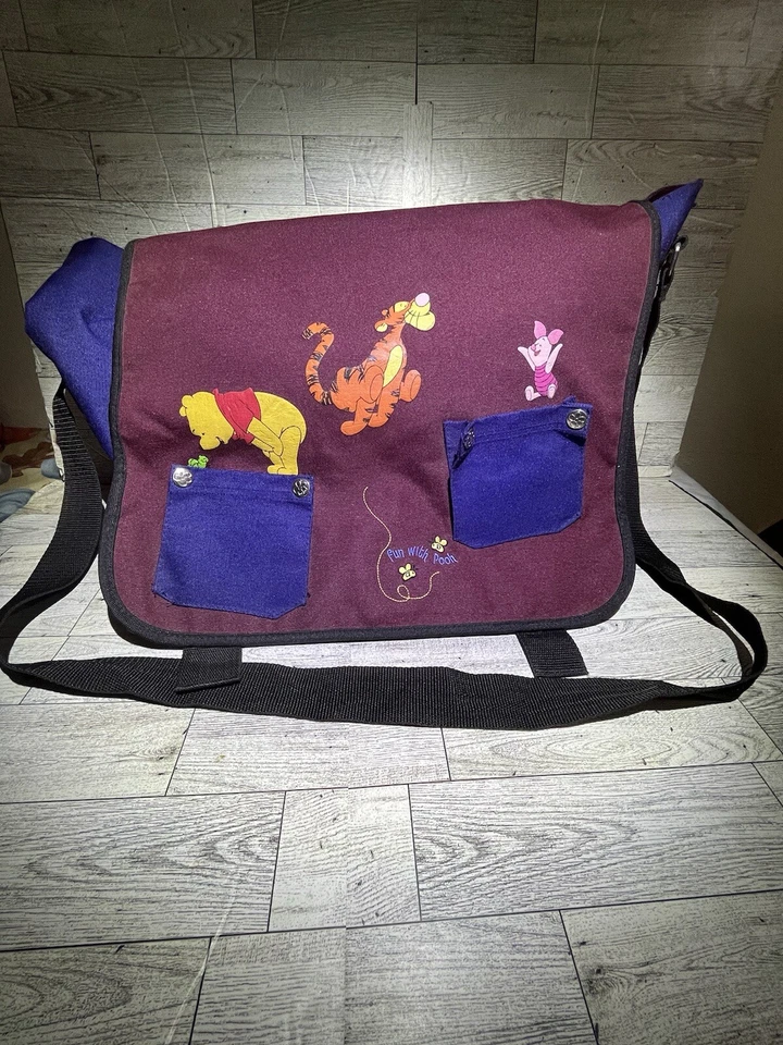 Bolso Mensajero Vintage Años 90 Winnie The Pooh, Tigger & Piglet "Diversión con Pooh" Foto 1 de 4