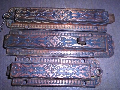 3 cierres de perno ornamentados de colección cargados por resorte, corredera de tracción, 1 funciona y 2 necesitan reparaciones Foto 1 de 4