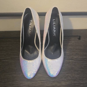Liliana Iridescent White Sequin Pump, Chunky Heel, NEW, Sz. 5.5 - Picture 1 of 6
