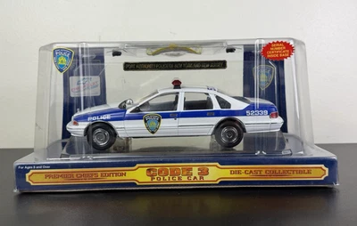 Coche de policía Chevrolet Caprice Code 3 Autoridad Portuaria Policía NY/NJ Foto 1 de 4