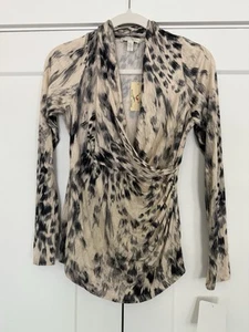 Anthropologie Weston Wear cremefarben Leopardenmuster Wickeloberteil vorne Langarm Gr. S - Bild 1 von 4