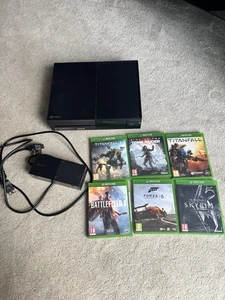 Xbox One 1540 Black 500gb Bundle - Picture 1 of 3