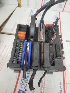 SAAB 9-3 YS3F Fuse Box 12804330 12805846 5475264 2004 11521717 - Picture 1 of 3