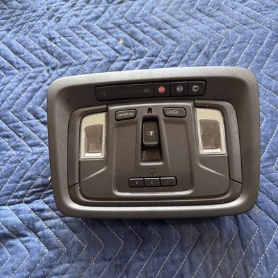 2019 - 2024 GMC SIERRA 1500 OEM FRONT UPPER ROOF DOME LIGHT CONSOLE 85070595 - Изображение 1 из 3