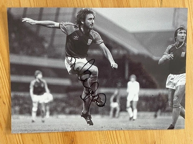 FRANK LAMPARD SENIOR SIGNED WEST HAM UNITED PHOTO - Image 1 of 1